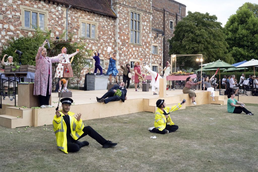 The performance space and performers
